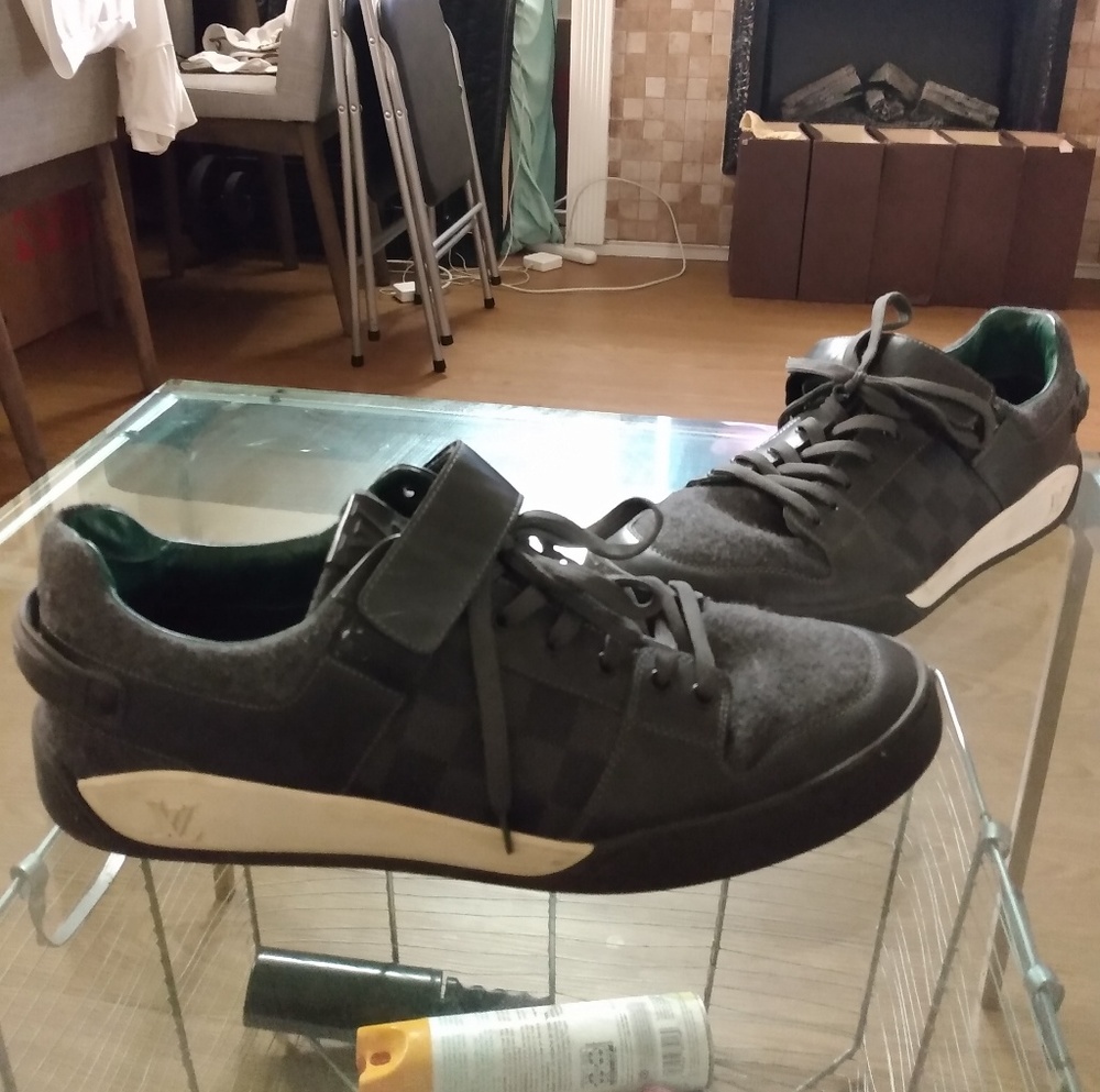 Lv sneakers.   That’s the lowest I’m goin. 260$